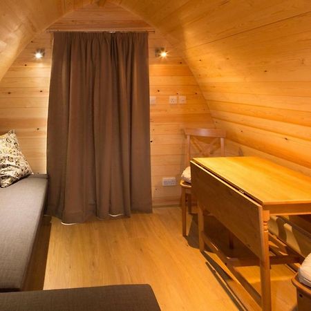Buttercup Glamping Pod Hotel Cheltenham Buitenkant foto