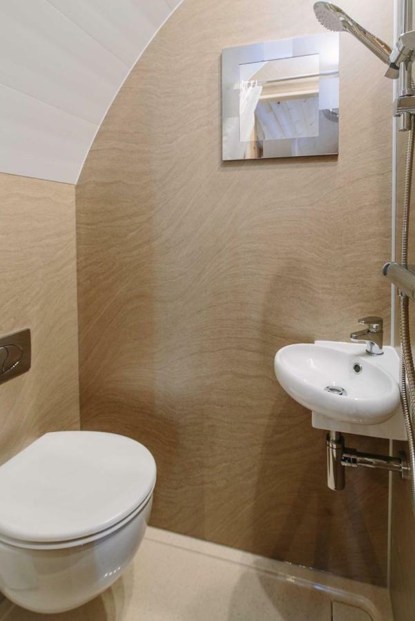 Buttercup Glamping Pod Hotel Cheltenham Buitenkant foto